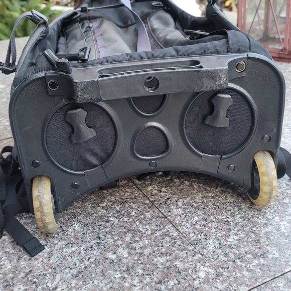 Osprey convertible weeled duffel - Picture 10 of 12